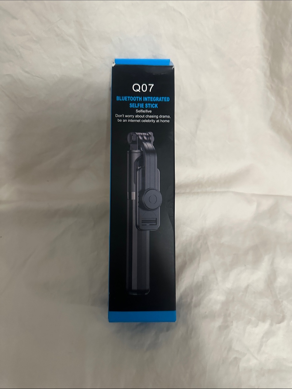 Q07 Bluetooth Integrated Selfie Stick - Black with Blue Accents NWT